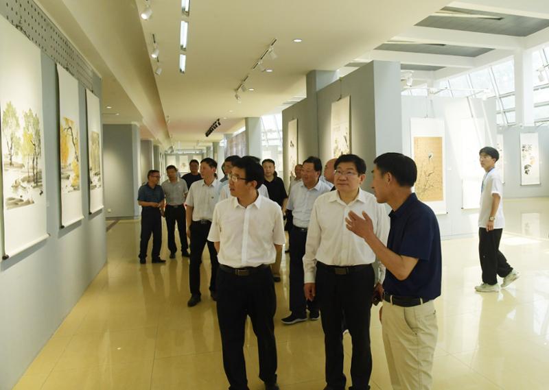 "喜迎南阳师范学院建校70周年"苏允波师生书画展开幕