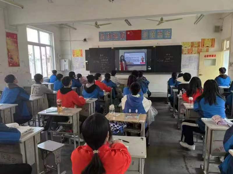 CCE8
