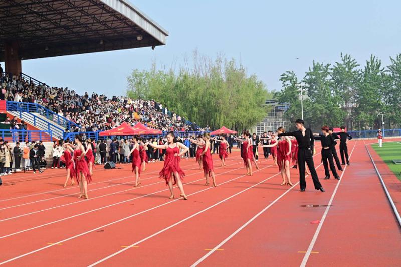 南阳师范学院体育场图片