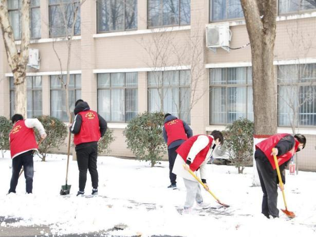 学生清雪照片图片